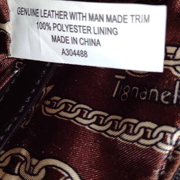 TIGNANELLO Black Genuine Leather Crossbody Bag w/RFID safe Credit Card holder - Picture 9 of 11